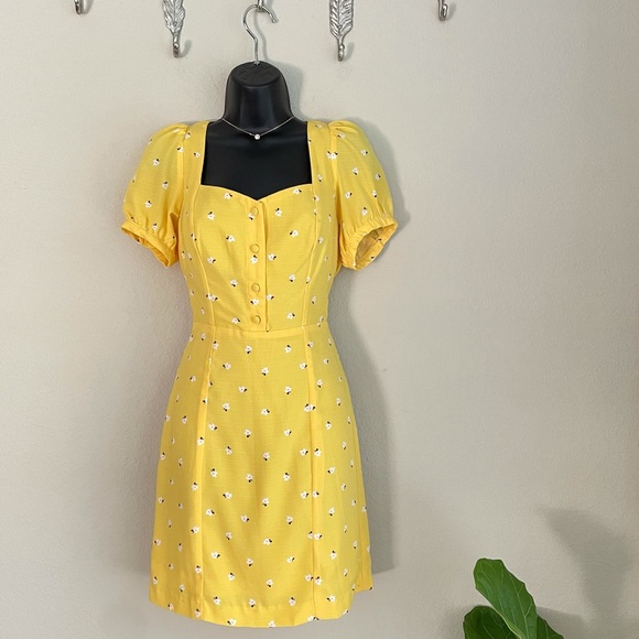 Gianni Bini Dresses & Skirts - Sweetheart yellow flower dress
